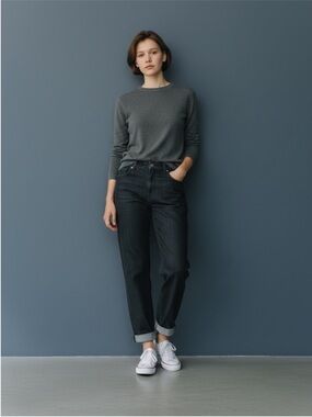 Classic Womens Mid Rise Straight Jeans in Dark Blue